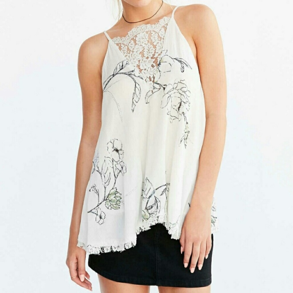 $49 NWT Urban Outfitters Kimchi Blue floral lace cami tank top S